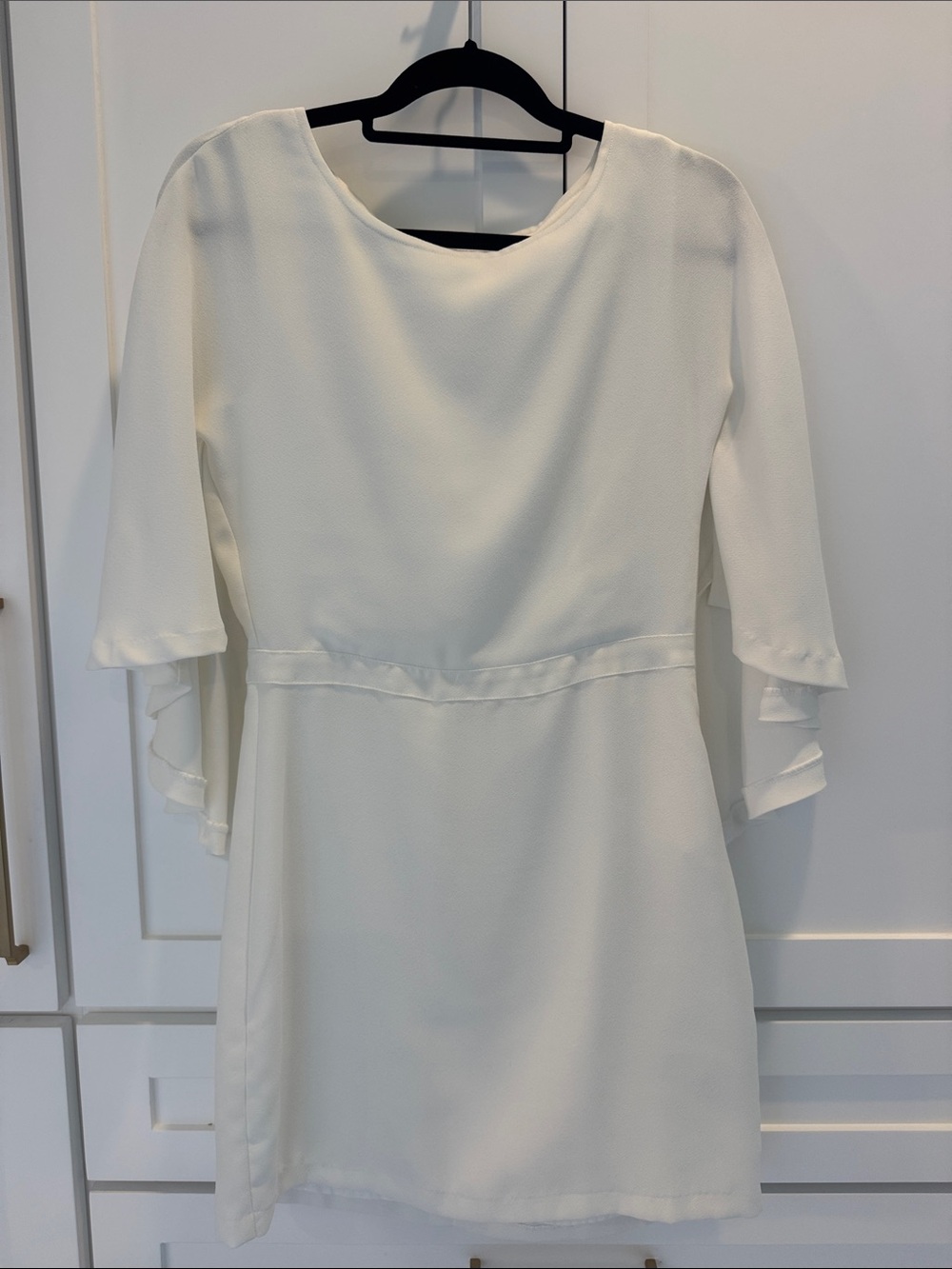 cupcakes & cashmere White Ruffle-Sleeve Mini Dress